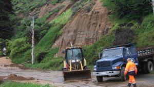 Sistema frontal: declaran alerta amarilla en comunas del Biobío por amenaza de desborde del río Laja