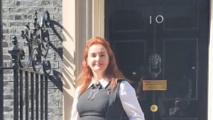 Quién es Susana Herrera, la embajadora de Chile en Reino Unido que complica a Cancillería por millonarios convenios