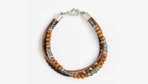 Exceso de plomo: H&M informa retiro de pulsera tras alerta del Sernac