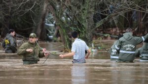 Nuevo balance Senapred: cuatro fallecidos, 42 mil aislados y casi 25 mil damnificados por sistema frontal