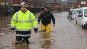 Sistema frontal: evacuaciones, puntos anegados y semáforos apagados en la RM