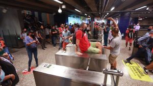 Quiénes están detrás de las convocatorias para evadir el pasaje en el transporte