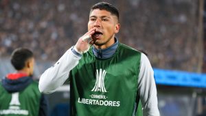 Motorista acusa a arquero de Colo Colo de no hacerse cargo de daños tras choque