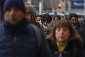 Bajas temperaturas en la RM: pronostican hasta 2°C en Santiago tras el sistema frontal