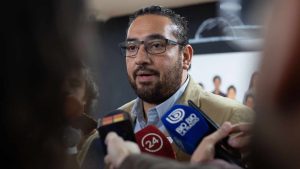 Funcionarios del Mineduc iniciaron un paro