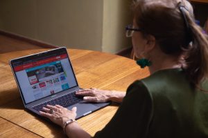 Mujeres Tecnológicas: ¿Dónde postular a una de las mil becas de especialización digital?