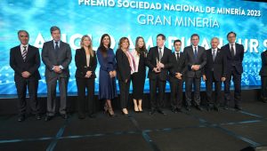 Anglo American es reconocida como la empresa del año en la Gran Minería por Sonami