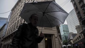 Nuevo sistema frontal: cuándo comenzará la lluvia en Santiago este sábado