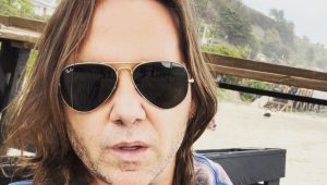 Sebastián Eyzaguirre es formalizado por agredir a su ex pareja en un supermercado