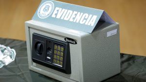 Persecución policial obligó a banda a abandonar caja fuerte que habían robado en Pudahuel