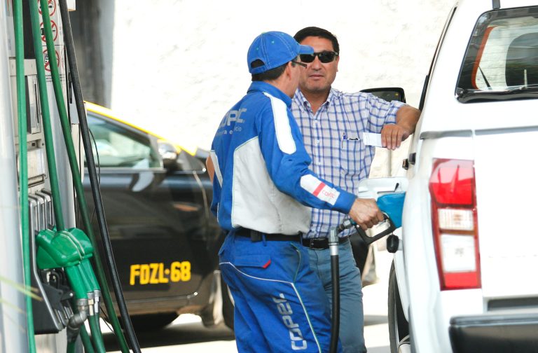 Ante fuerte alza anunciada: ¿Dónde está la bencina más barata?