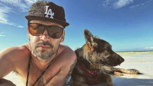 Quién es el ex chico reality que ayudará a familia de chilena asesinada en Estados Unidos