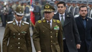 Alto Mando de Carabineros: llaman a retiro a general que vetó a periodista y a quien se reunió con Jorge Valdivia