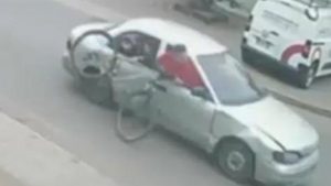 VIDEO - Igual que el scooter: roban bicicleta en movimiento en Recoleta
