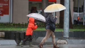 Pronóstico de lluvia para esta semana en Santiago: cuándo y dónde llovería