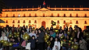 Palacio de La Moneda se ilumina para visibilizar y concientizar sobre el cáncer infantil