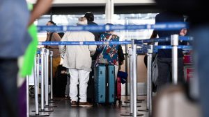 Era salbutamol: evacúan vuelo por aviso de bomba
