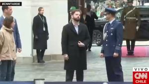 Boric reveló qué le dijo su edecán en el instante que se volvió viral