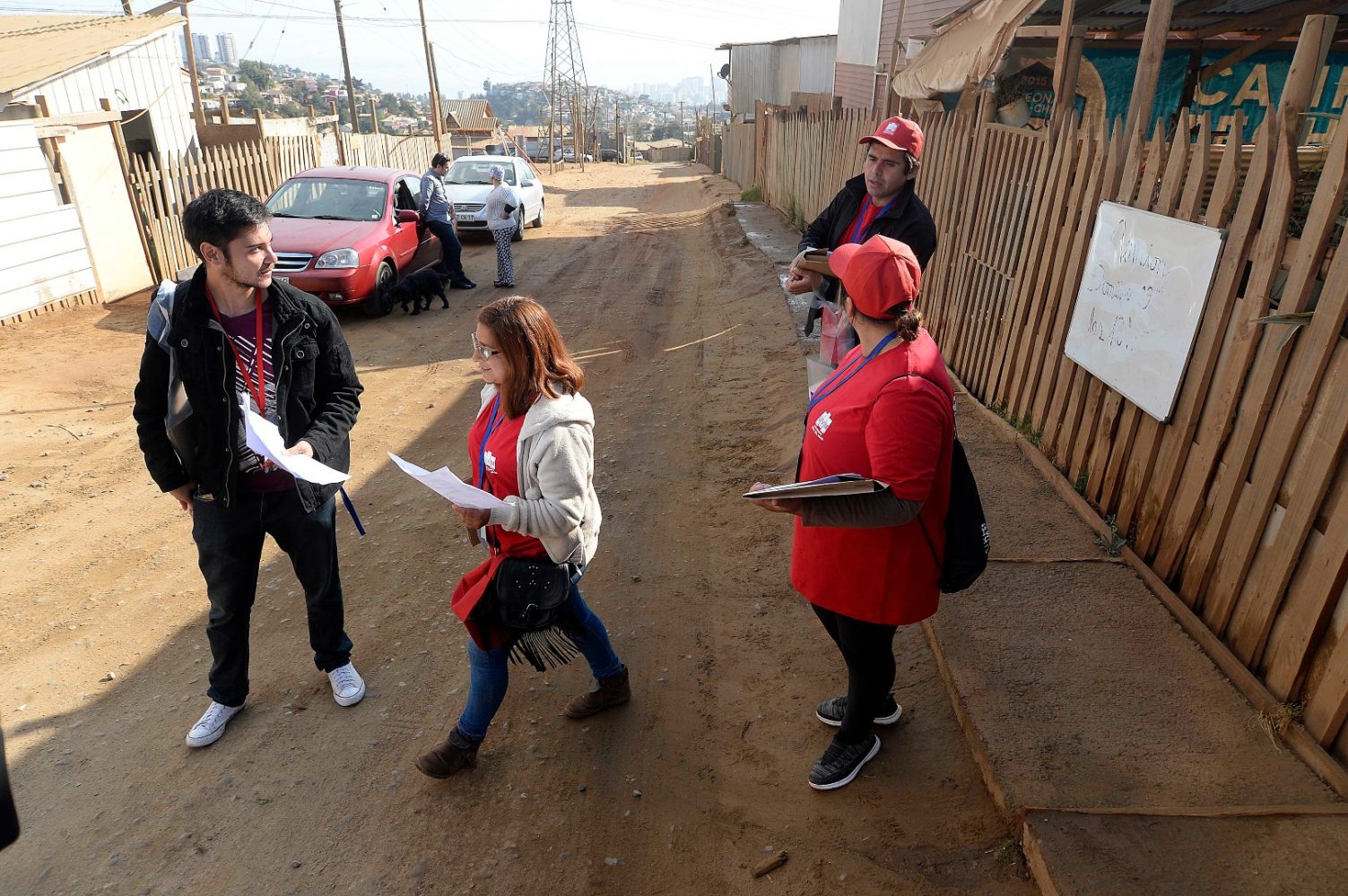 Censistas realizando Censo en Valparaíso.