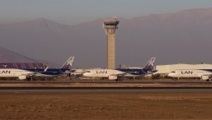 Controladores aéreos convocan a movilización en todos los aeropuertos de Chile