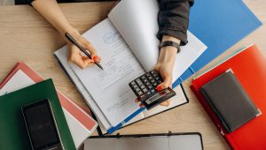 Evita multas y faltas tributarias: Cinco aspectos a los que como emprendedor deberías estar atento