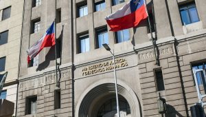 Estaban en contenedor de alimentos: encuentran osamentas humanas en oficina del Ministerio de Justicia