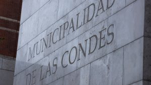 Contraloría detecta sobreprecio en compra de terreno para Cesfam en Las Condes