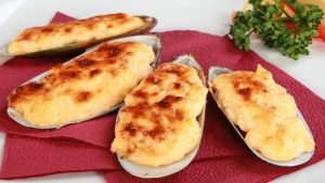 Chile nuevamente entre las mejores comidas: cómo preparar y servir las machas a la parmesana