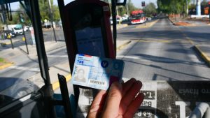Pase escolar: qué pasó con el chofer del bus y el estudiante que terminaron en la comisaría