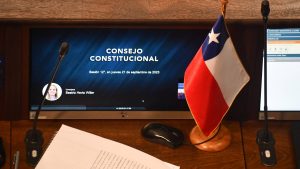 Encuesta Cadem: 48% prefiere mantener la actual Constitución frente a la propuesta del Consejo