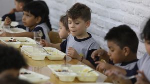 Por robo de cajas Junaeb sentencian a ex seremi de Educación