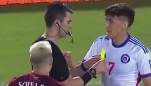 VIDEO - La insólita expulsión de Marcelino Núñez en la derrota de Chile