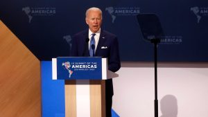 Biden llega a Israel y apoya versión del país en medio de acusaciones cruzadas por bombardeo a hospital