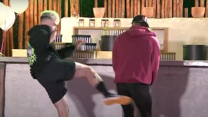 VIDEO - La patada que le dio Max Cabezón a Fabio Agostini en Tierra Brava