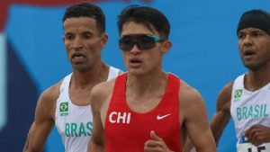 Histórico: Hugo Catrileo se quedó con el segundo lugar en la Maratón y anota la tercera medalla de Chile en Santiago 2023