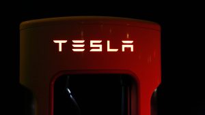 Tesla llega a Chile: revisa cuáles son los puestos de trabajo que ofrecen
