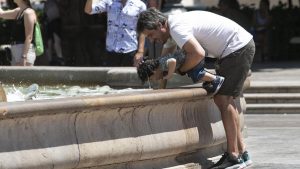 Se vienen las altas temperaturas: expertos entregan consejos para cuidarse del calor