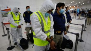 Vuelos comerciales: la solución del Servicio de Migraciones para concretar expulsión de venezolanos