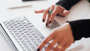 Enfocado en violencia económica y empoderamiento: curso gratuito de educación financiera para mujeres