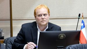 Rojo Edwards renuncia a Republicanos y apunta a nuevo movimiento 