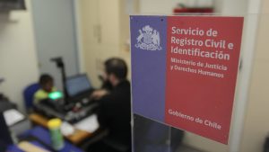 Caso Audios: Registro Civil pide la renuncia a asesor jurídico por sus vínculos con Leonarda Villalobos