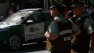 Carabineros se enfrenta a turba de 30 personas que intentó saquear bodega en San Bernardo