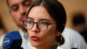 Camila Vallejo responde a críticas de Piñera: 