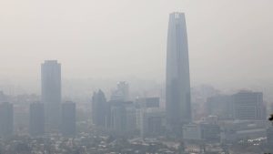 FOTOS + VIDEOS - De dónde viene el humo que cubrió Santiago este domingo