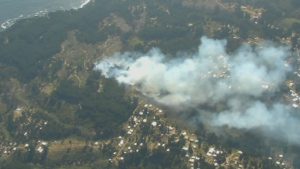 Senapred ordena evacuación de sectores habitados ante incendio forestal en Laguna Verde