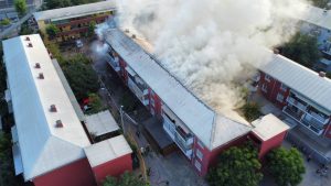 Otra tragedia navideña: el saldo que dejó incendio que afectó a departamentos en Renca