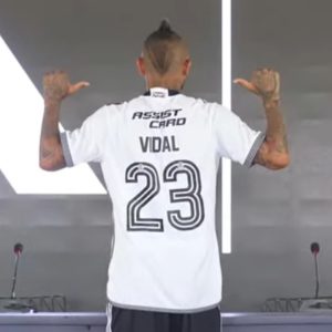 Arturo Vidal camiseta Colo Colo