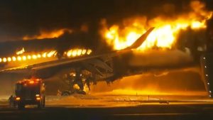 VIDEO - Los registros del avión que se incendió al aterrizar en un aeropuerto de Japón