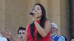 El fenómeno Leda Bergonzi: Sanadora de Rosario reunió a más de 16 mil personas en Chile