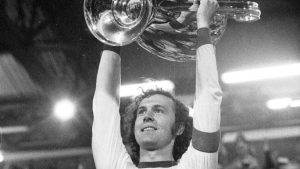 La exitosa carrera que transformó a Franz Beckenbauer en el mejor defensor de la historia del fútbol